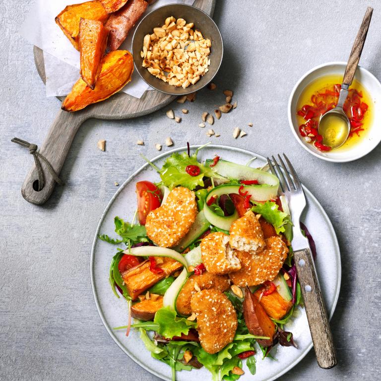 Nuggets with roasted sweet potato and a meal salad with peanut dressing Nuggets with roasted sweet potato and a meal salad with peanut dressing