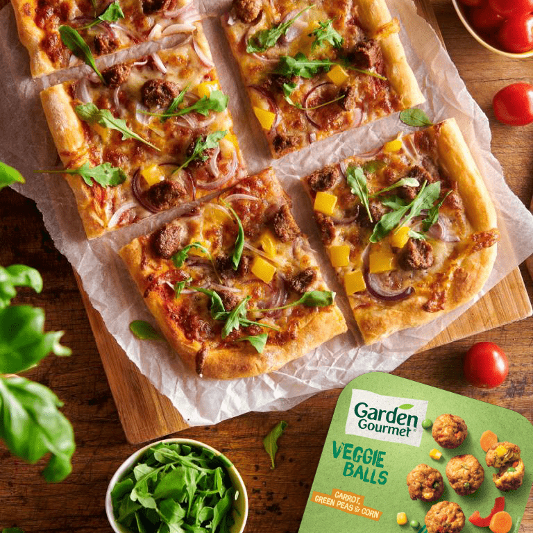 Pizza zöldséggolyókkal Pizza zöldséggolyókkal