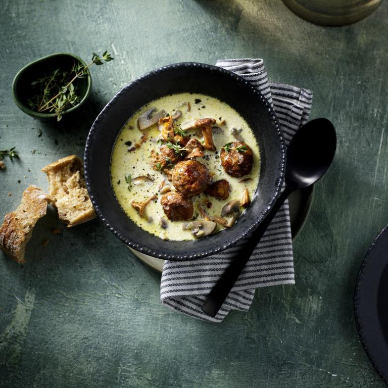 Creamy Mushroom Soup with Vegetarian Balls Creamy Mushroom Soup with Vegetarian Balls