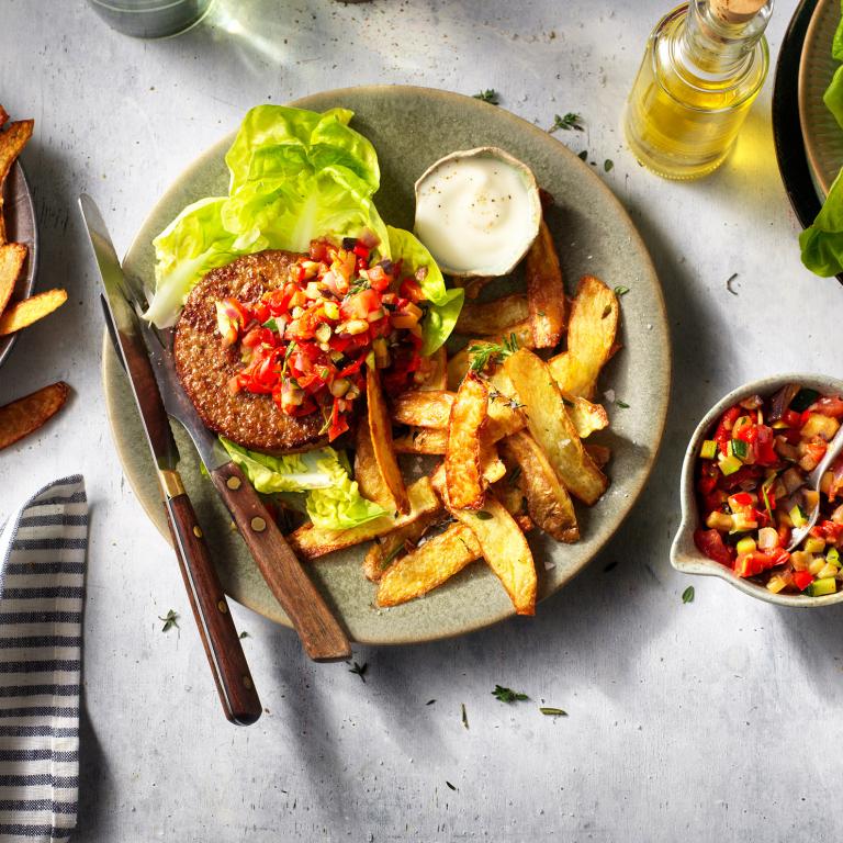 No Waste Vegan Burger with Aioli and Potato Peels No waste Sensational Burger with Ailoli and Potato Peels