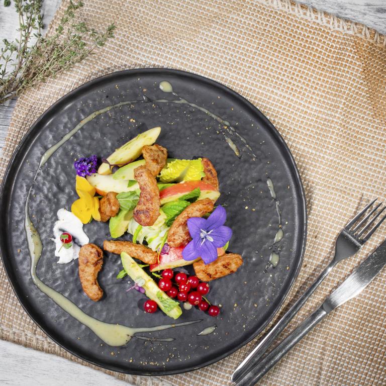 Avocadosalat mit vegetarischen Filet-Streifen Avocadosalat mit vegetarischen Filet-Streifen